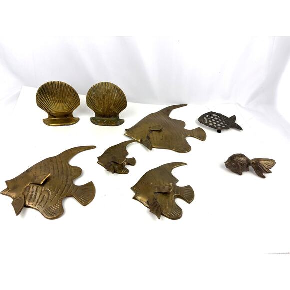 VTG Lot of 8 Assorted Brass Figures Fish Seashells Nautical Figurines - Picture 1 of 10